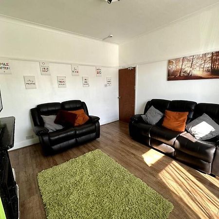 Spacious Holiday Home Near Tube Station - By Starlet Stays London Eksteriør bilde